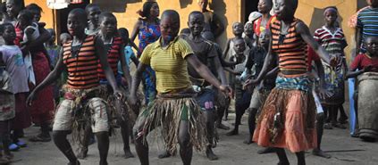  Ay Guéla : Een hypnotiserende mix van Senegalese percussie en melancholische vokalen